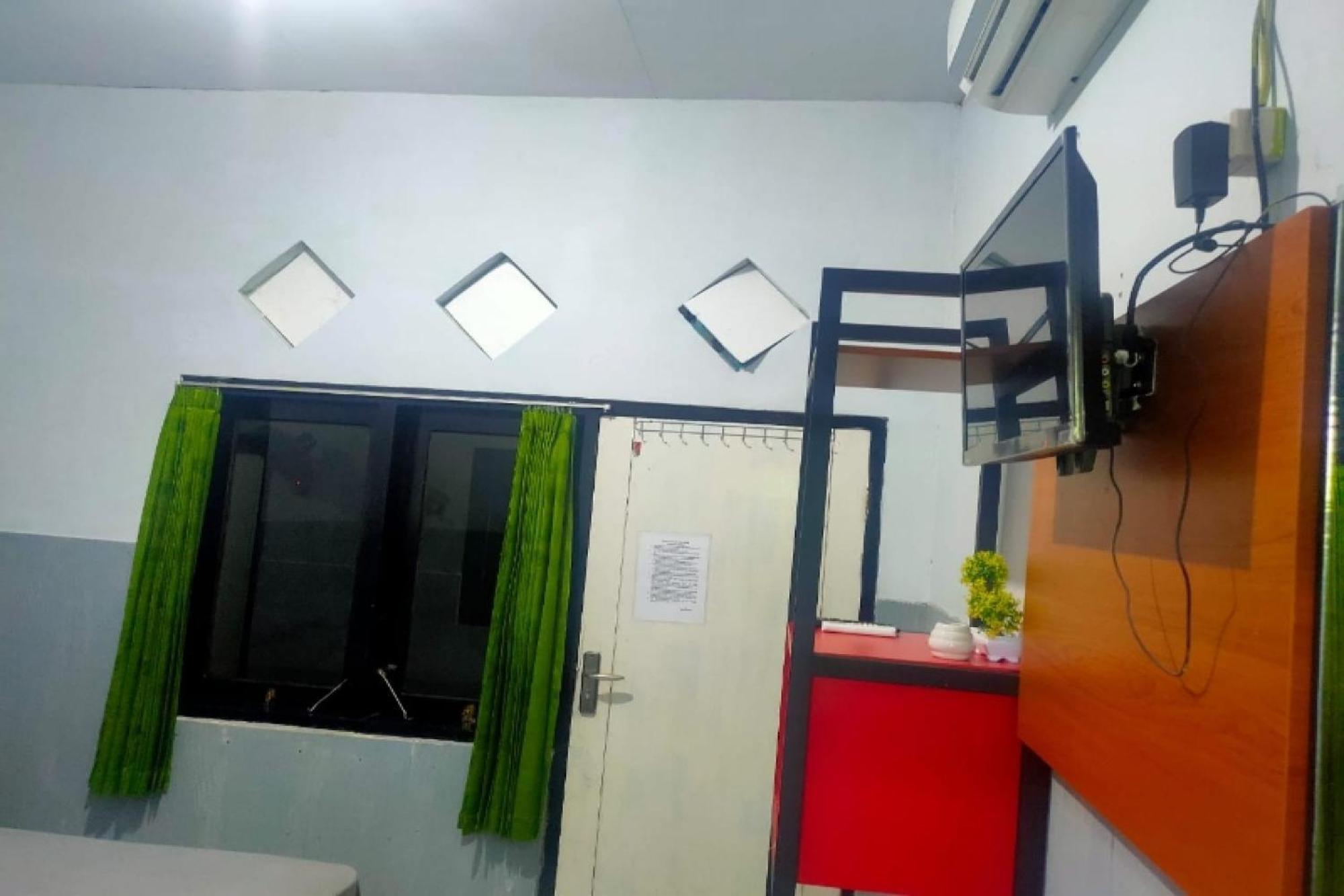 Oyo 91179 Hotel Lagalleria Sumenep Luaran gambar